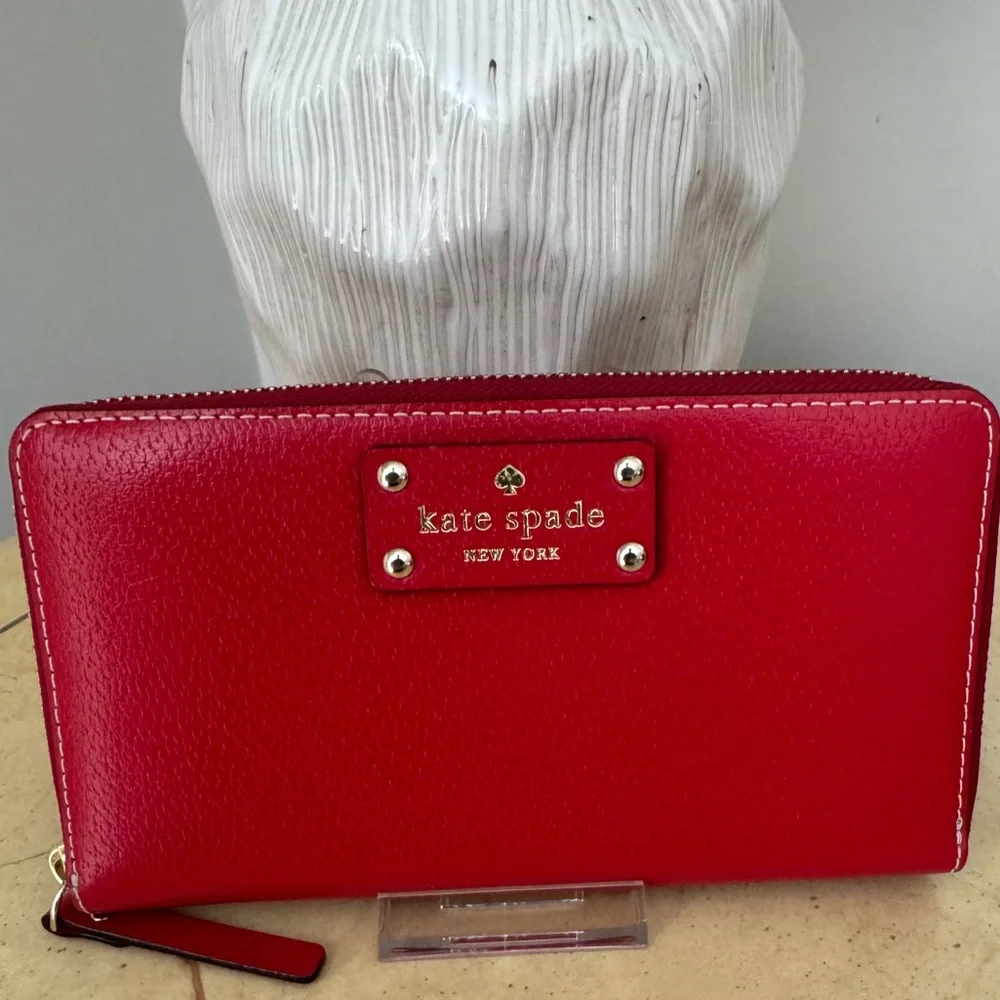 Kate Spade Neda Wellesley Red Leather Zip Around Wallet EUC - Picture 1 of 12